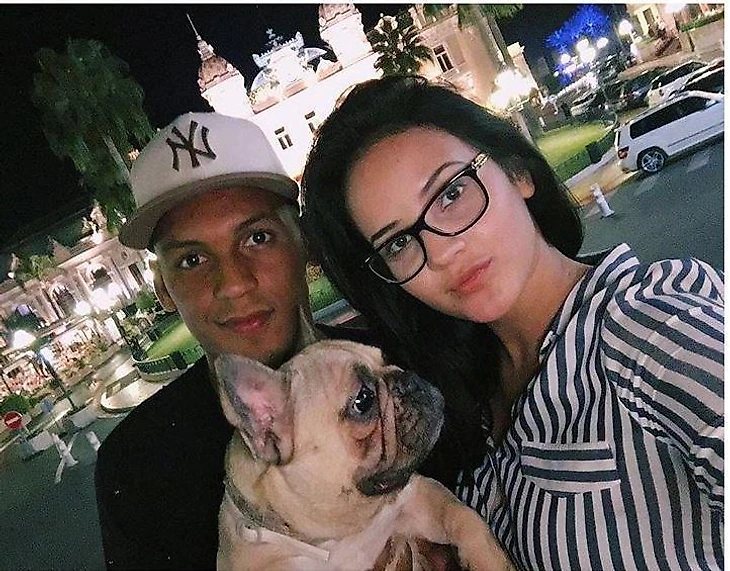 Фабио и Ребекка со своей любимой собакой