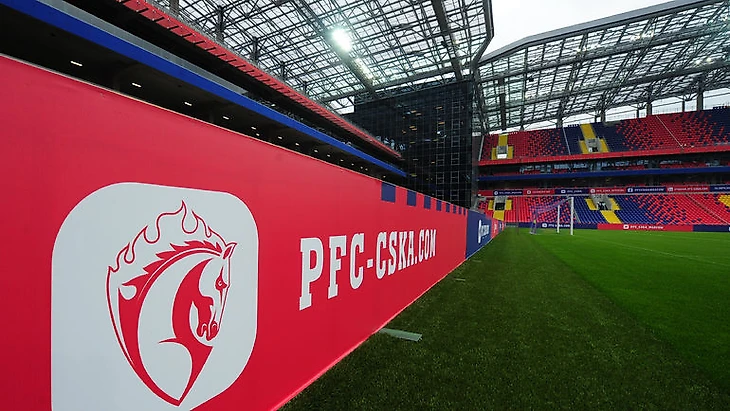Баннер ПФК ЦСКА на стадионе. Фото Александр ФЕДОРОВ, &quout;СЭ&quout;