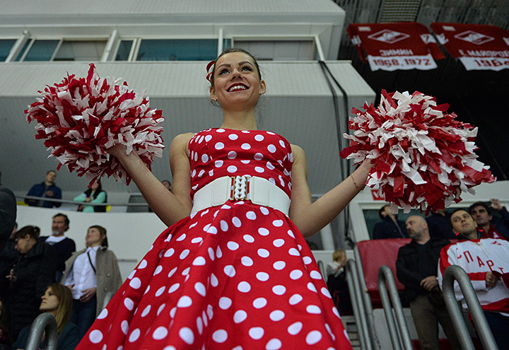 КХЛ прямо сейчас: Семин дебютирует за «Магнитку», «Торпедо» и СКА устраивают ретрохоккей