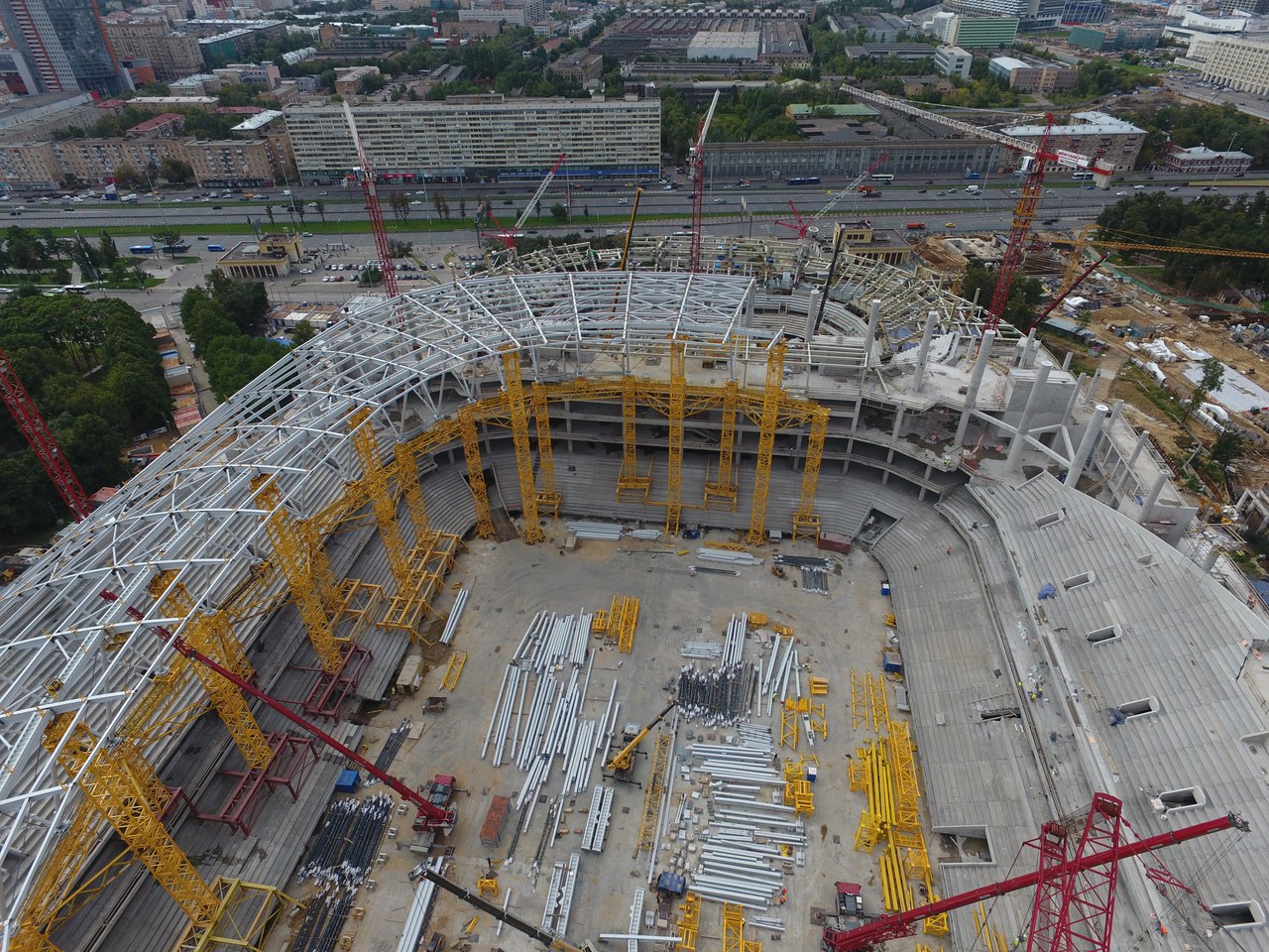 строительство стадиона в москве