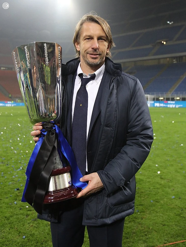 Стефано Векки с трофеем