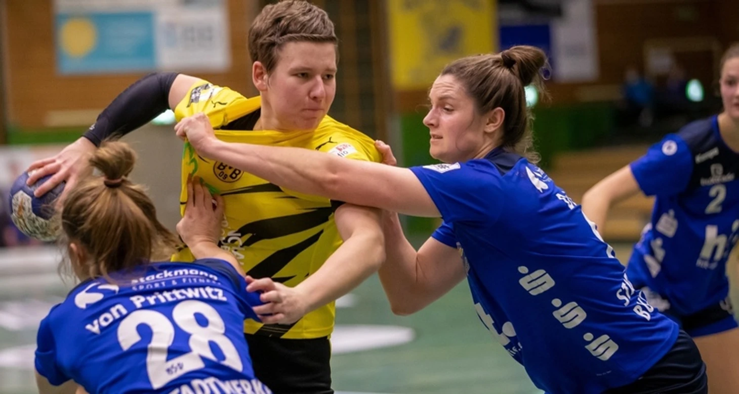 Та, что не хочет быть второй. Бомбардир, капитан клуба и сборной, студентка. Ипостаси Алины Грийзельс, изображение №1