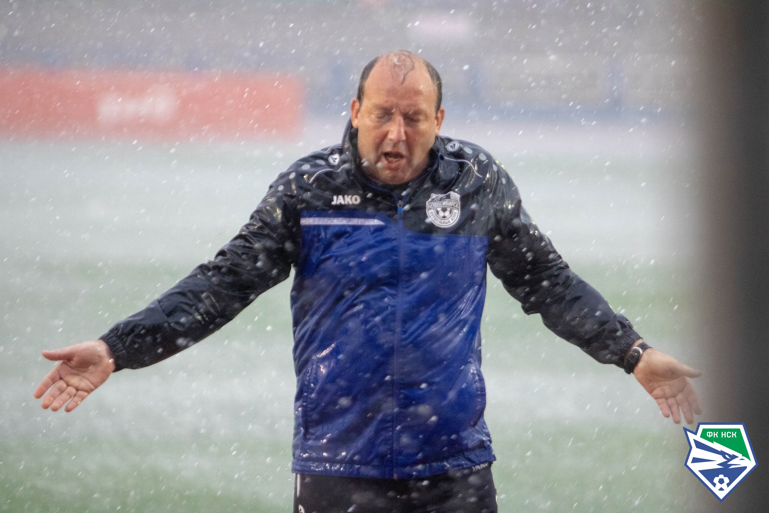 Матч молодёжек «Новосибирска» и «Томи» отменили на 21-й минуте из-за ливня. Футбол превратился в водное поло