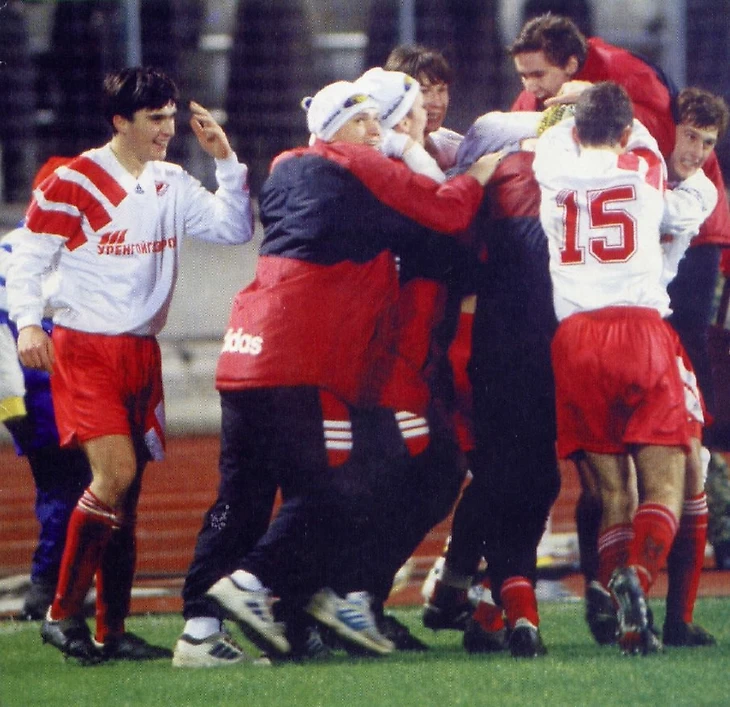 Спартаковцы поздравляют Тихонова