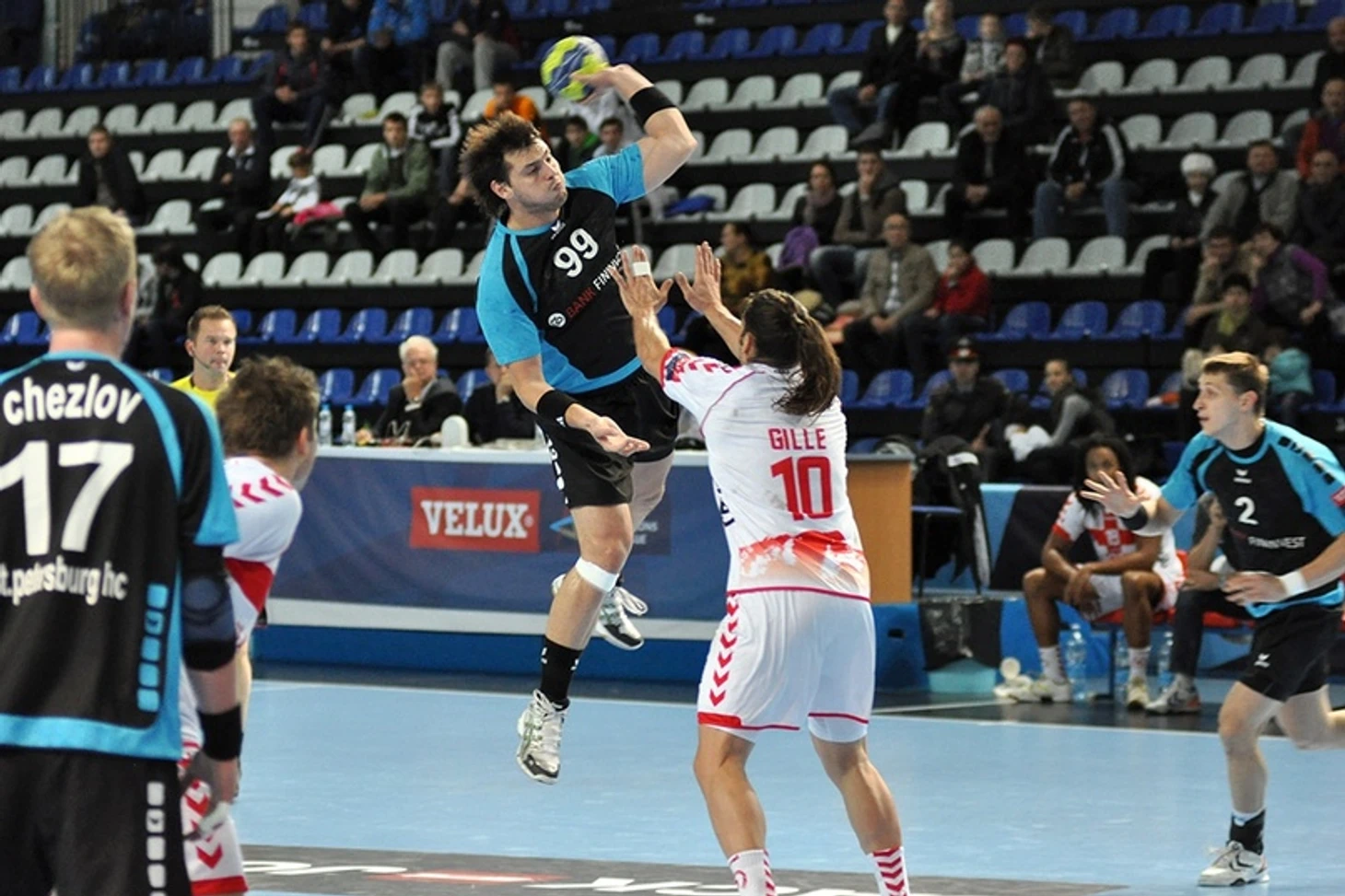 Еврокубки. "Виктору" на заметку. Как клубы Ex-USSR проводили домашние матчи вдали от дома, изображение №1