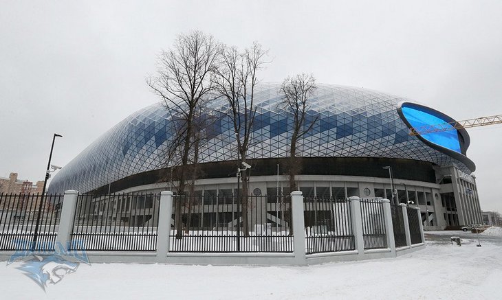 Хоккейное «Динамо» впервые сыграло на новой арене: на трибунах 11 тысяч и баннер в стихах