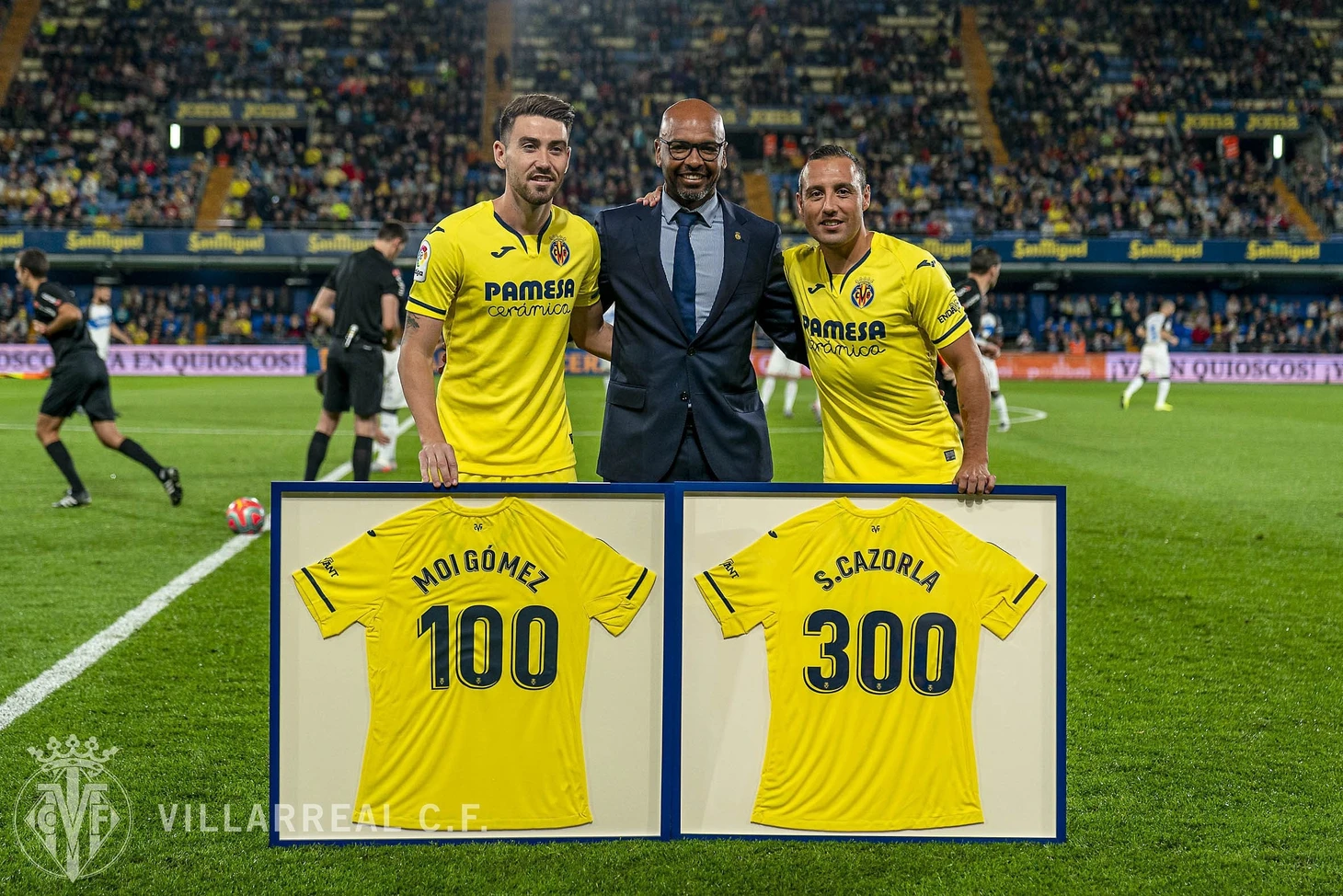https://photobooth.cdn.sports.ru/preset/post/f/b3/e99da639c479ba5585f14fcb8b89a.jpeg