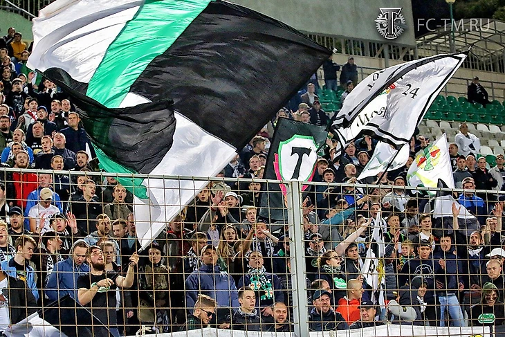 Болельщики московского Торпедо подходят к стадиону