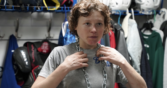 «Зарплата одного игрока «Ак Барса» покроет расходы на целую женскую команду». Девочка из деревни стала топ-хоккеисткой и играет в финале