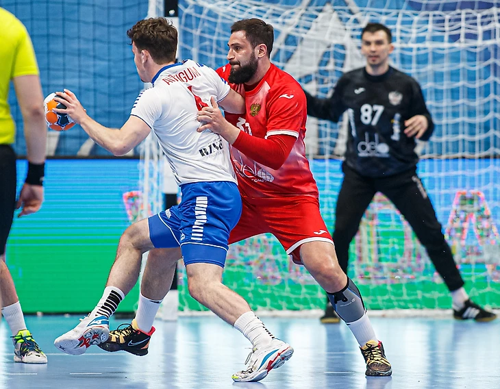 Александр Ермаков: "Боли уже не испытываю. Бегаю и бросаю. Скоро должен присоединиться к общей группе", изображение №3