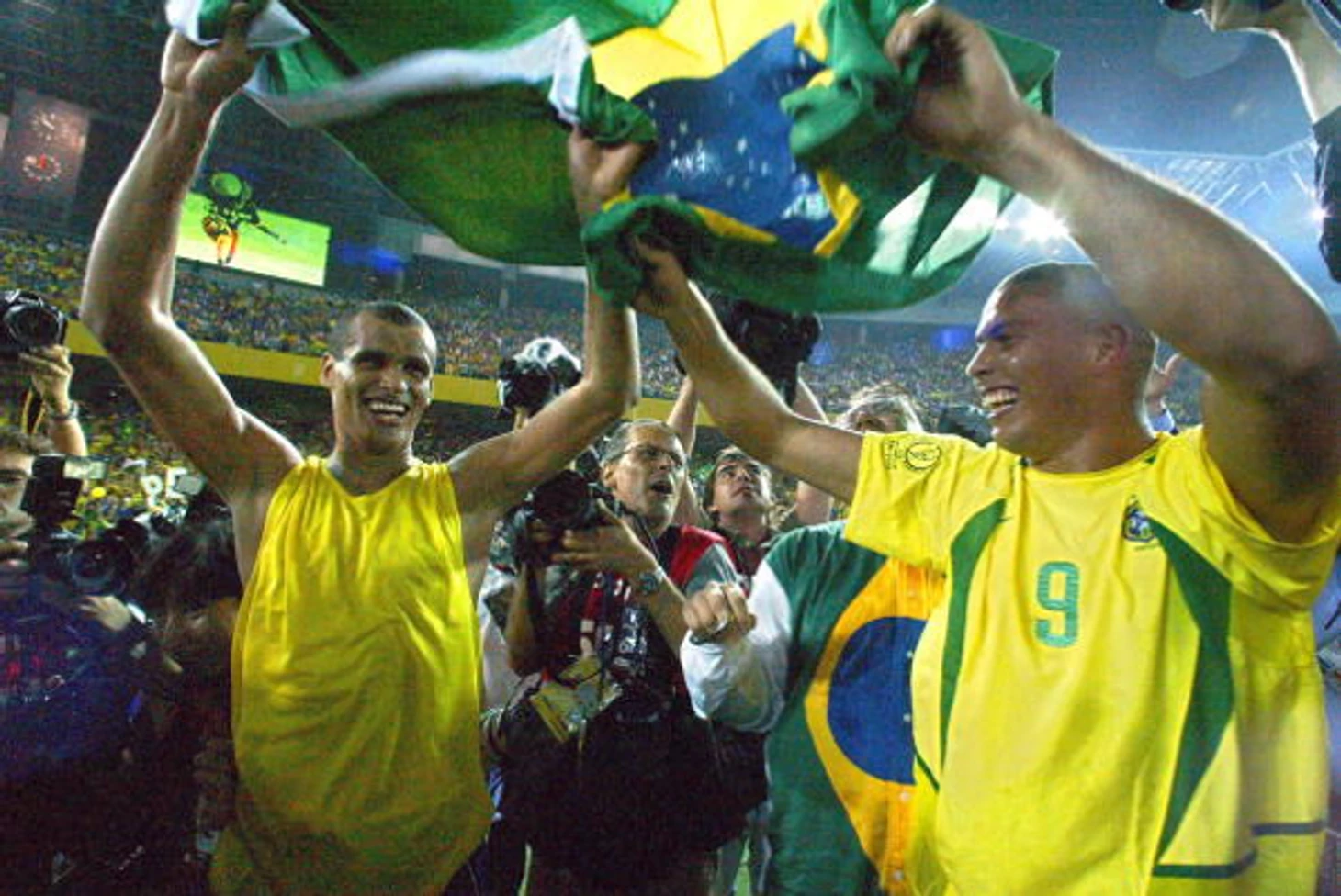 https://photobooth.cdn.sports.ru/preset/post/f/d3/03f8cf5e3495d9d35de36ee69bcf6.png