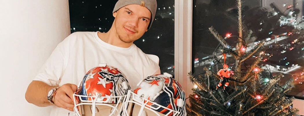 Мощная елка Самсонова, первый лед Овечкина-младшего и песни молодежки. Хоккеисты готовятся к Новому году и возвращению НХЛ