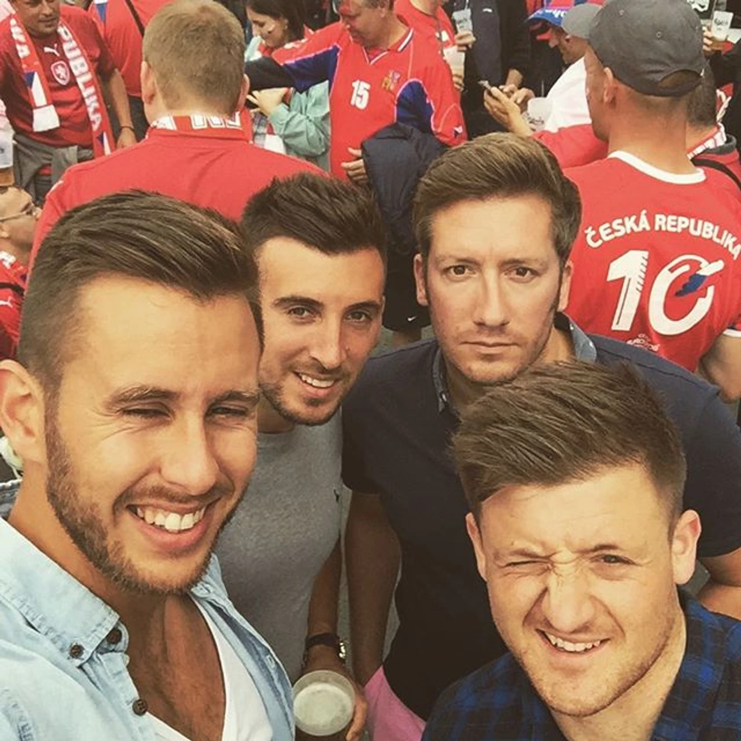 https://photobooth.cdn.sports.ru/preset/post/f/d9/32ae3a7c74368970e53a5ba6552eb.png