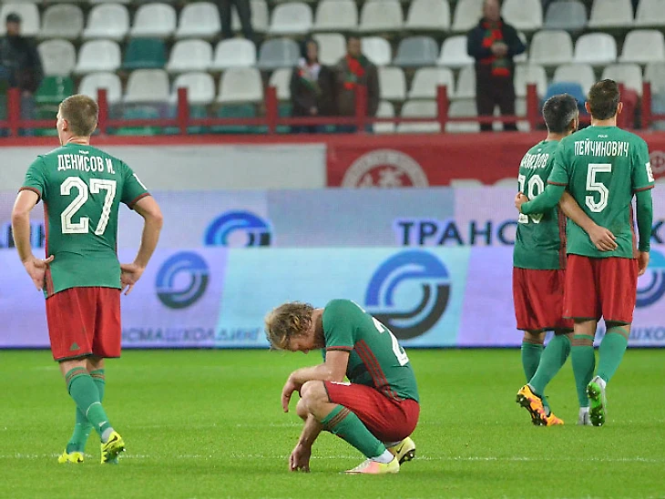 Игроки &quout;Локо&quout; после поражения