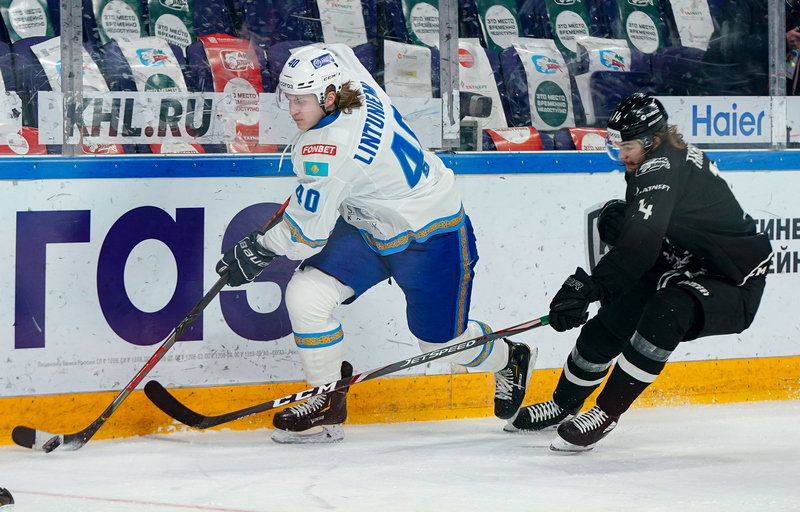 «Барыс» жарко начал матч, но провалил концовку: дважды вел в счете, пропустил две шайбы в третьем периоде и проиграл в овертайме