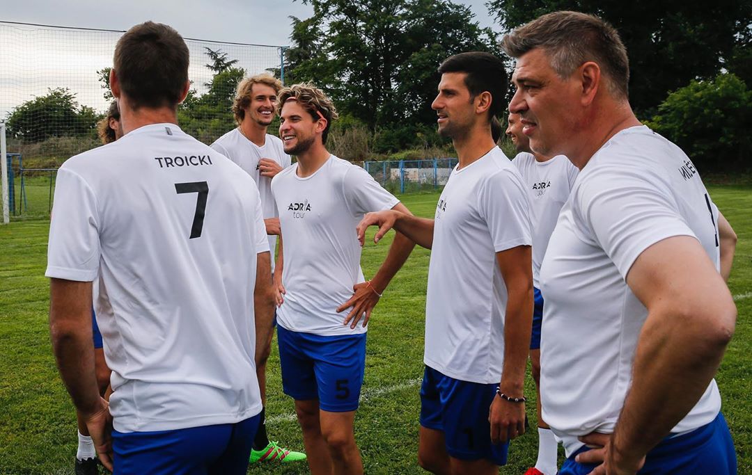 Команда Джоковича сыграла в футбол. В команде серба были Димитров, Зверев, Тим и Виктор Троицки