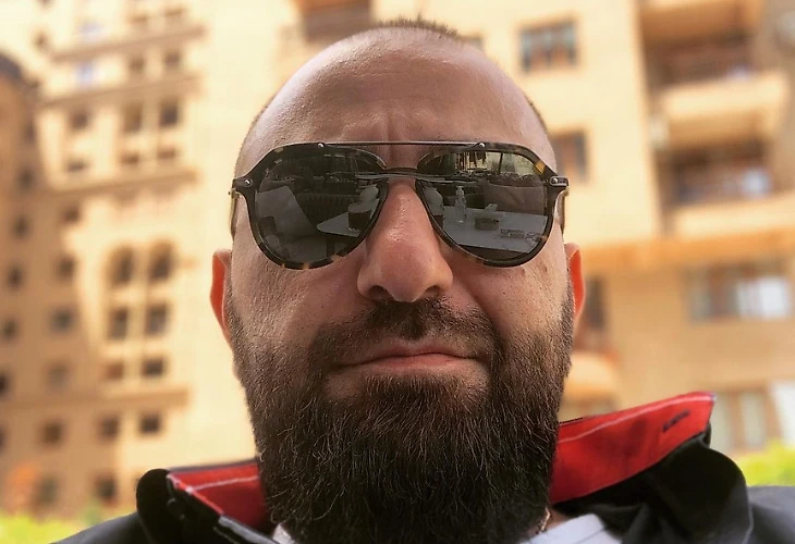 Фотография взята из, предположительно, инстаграма Арама