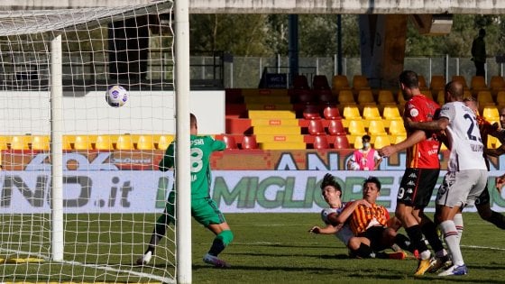 «Беневенто» — «Болонья». Как «ведьмы» заколдовали команду Михаловича