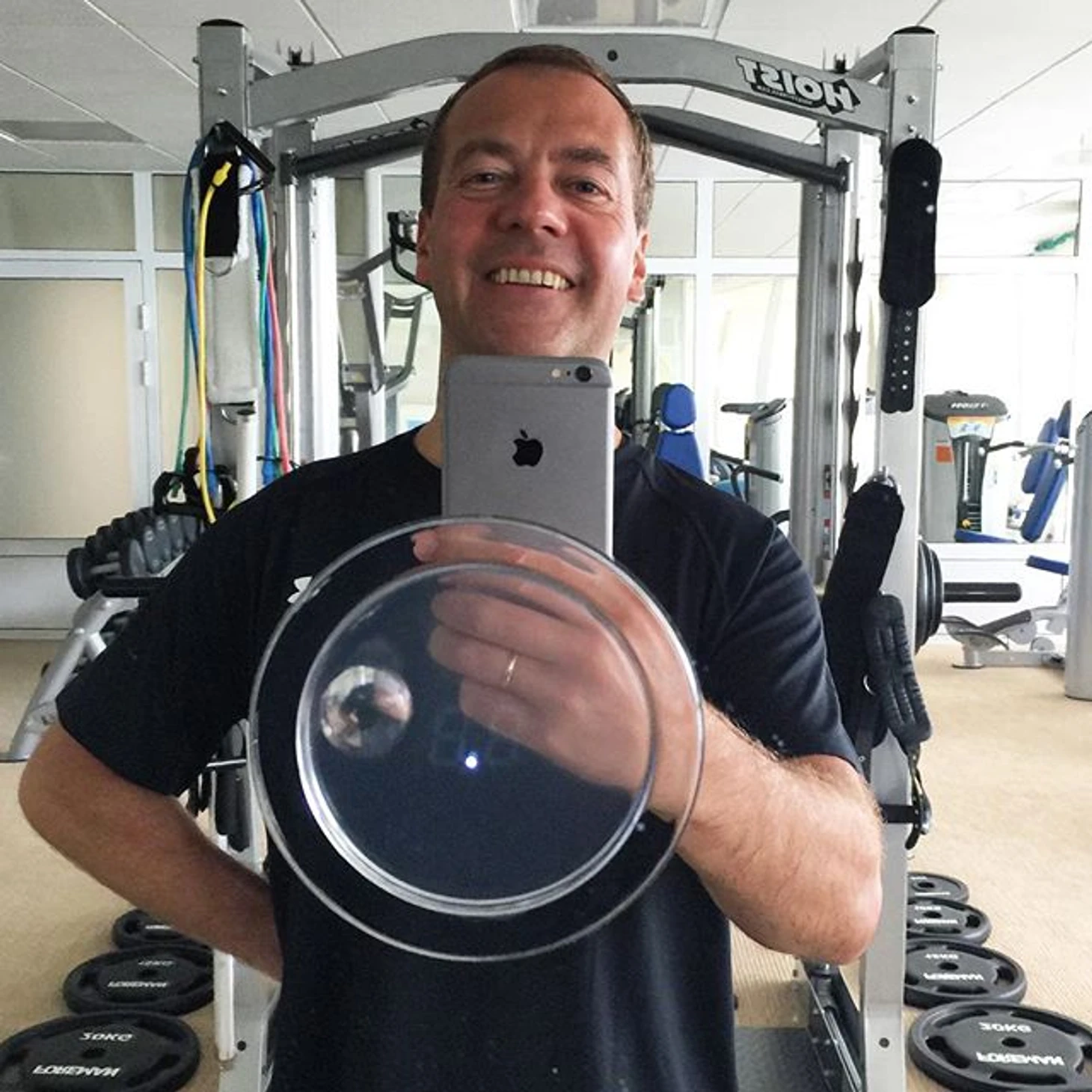 https://photobooth.cdn.sports.ru/preset/post/f/f8/8fede23cb4876a5ad12caad65f4ff.png