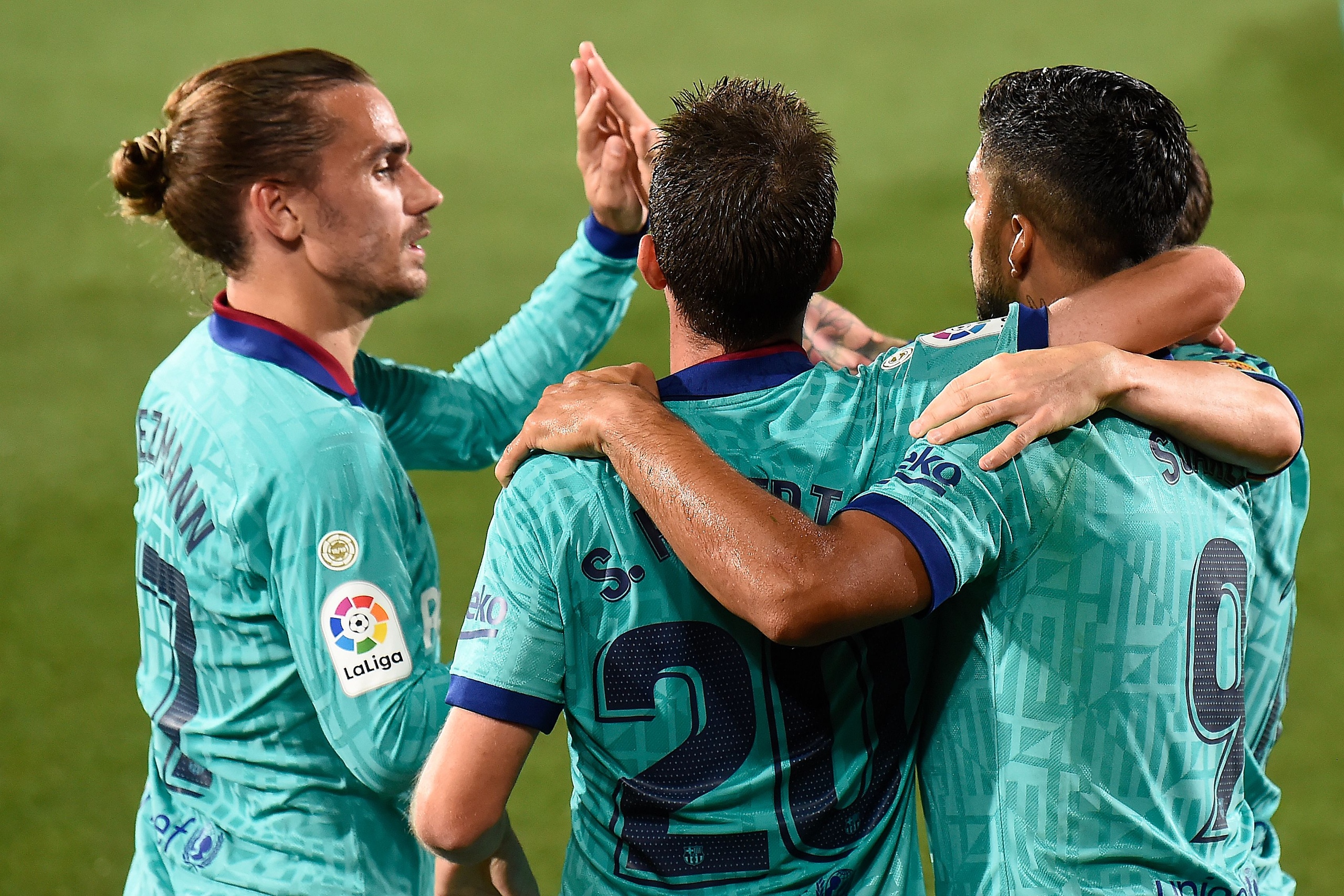 «Барселона» провела лучший матч при Сетьене. Забил даже Гризманн: идеальный парашютик после паса пяткой от Месси