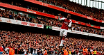Александр Ляказетт празднует свой второй забитый гол за «Арсенал»