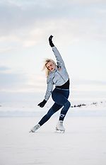 Red Bull Suomi on Instagram: “Taitoluistelija @emmi.peltonen toteutti pitkäaikaisen unelmansa päästessään luistelemaan erikoiskoreografian Nuorgamin tunturien suojassa…”