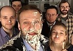 В Москве в Навального бросили торты