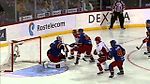 Карлссон ставит щиток на пути шайбы / Karlsson puts the pad on the puck's way to the net