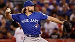 Ex-Jays hurler R.A. Dickey signs 1-year deal with Braves