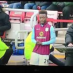 Hepburn-Murphy on for his #AVFC debut. Bless him he looks about 11 lol. All the best son 😉