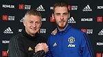 De Gea commits future to United