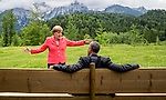 Интернет-сообщество глумится над фото «Меркель танцует для Обамы»