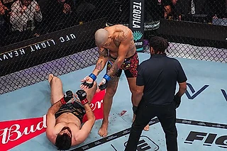 Вот это да! Перейра нокаутировал Анкалаева и вернул себе титул на турнире UFC 320