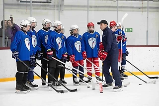 Звезда НХЛ Павел Дацюк провел в Москве тренировку для детей