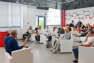 Тренер – это профессия, которой нужно учиться. Работа уникальной лаборатории «Авангард» стартовала в Омске