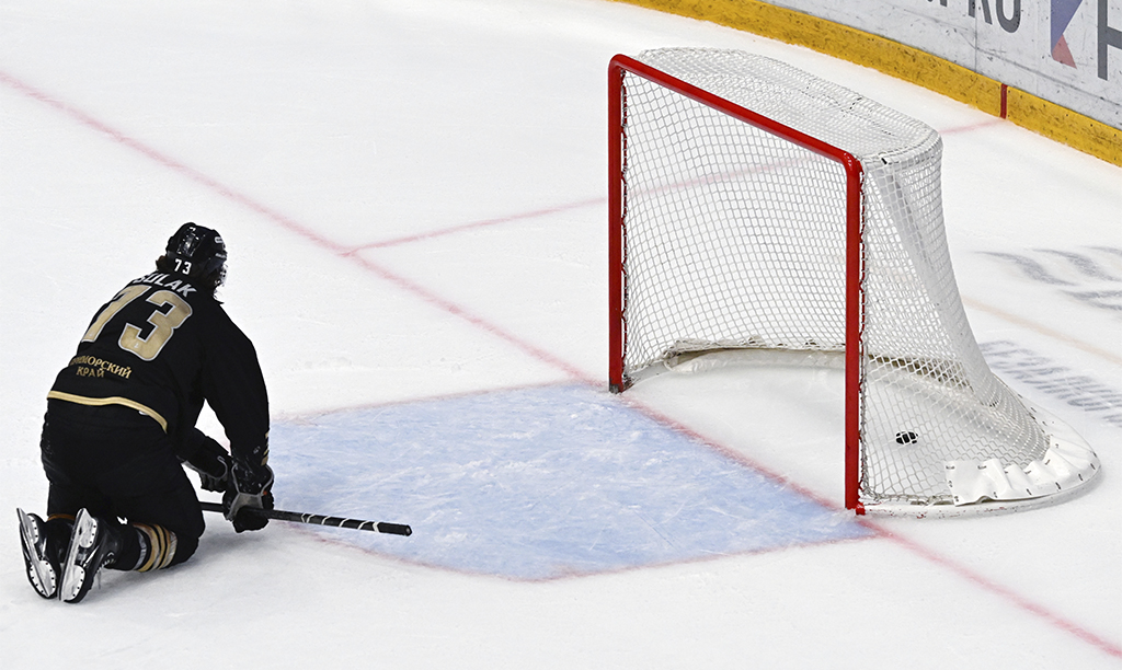 Фотография поста в ленте Найдите шайбу в матче КХЛ! Очень сложный тест