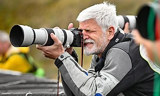 📸 Президент Чехии – фанат мотоциклов и фото: приехал на открытие MotoGP в Брно со своим фотиком