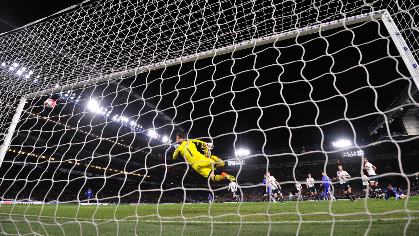 Eden Hazard worldie ends Tottenham's title hopes | Video | Official Site | Chelsea Football Club