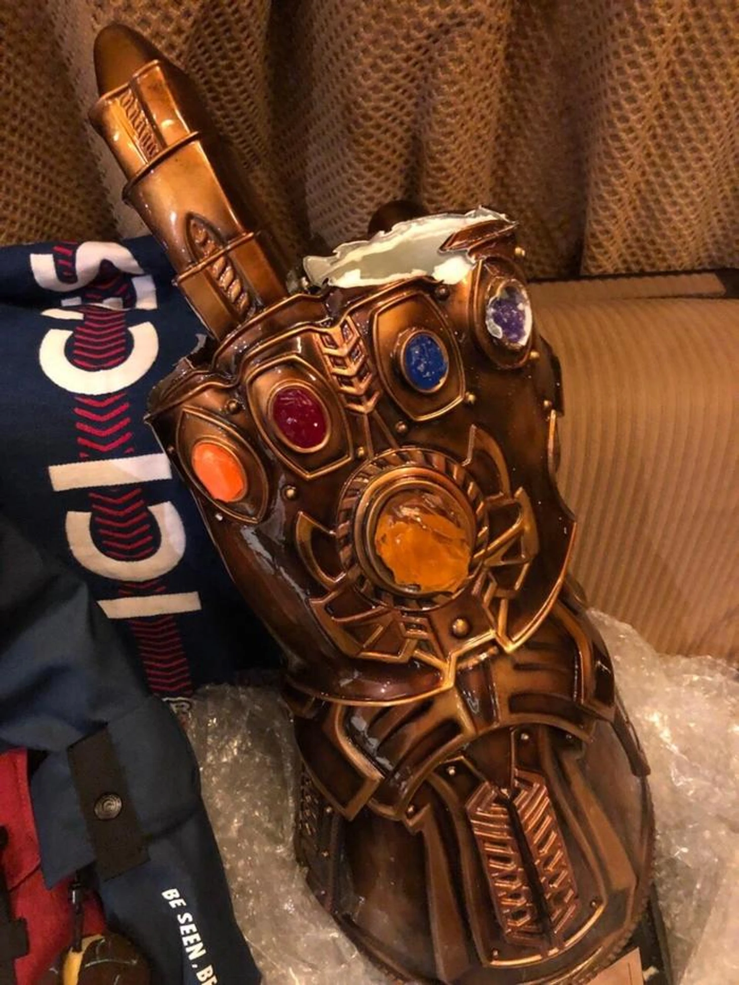 Перчатка Таноса vs Почта Перчатка бесконечности, Kanobu, Почта России