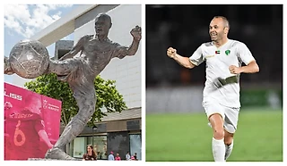 В честь Иньесты открыли памятник в Альбасете - на церемонии присутствовал сам футболист, который, оказывается, еще не завершил карьеру