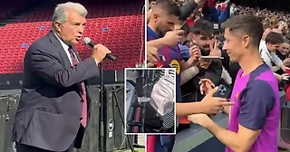 Лапорта спел гимн «Барсы», а фанаты успели сломать стулья на трибунах: так прошла открытая тренировка на новом «Камп Ноу» 🔥