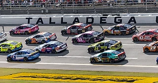 Последняя драфтовая гонка сезона. Обзор 34-го этапа кубка NASCAR