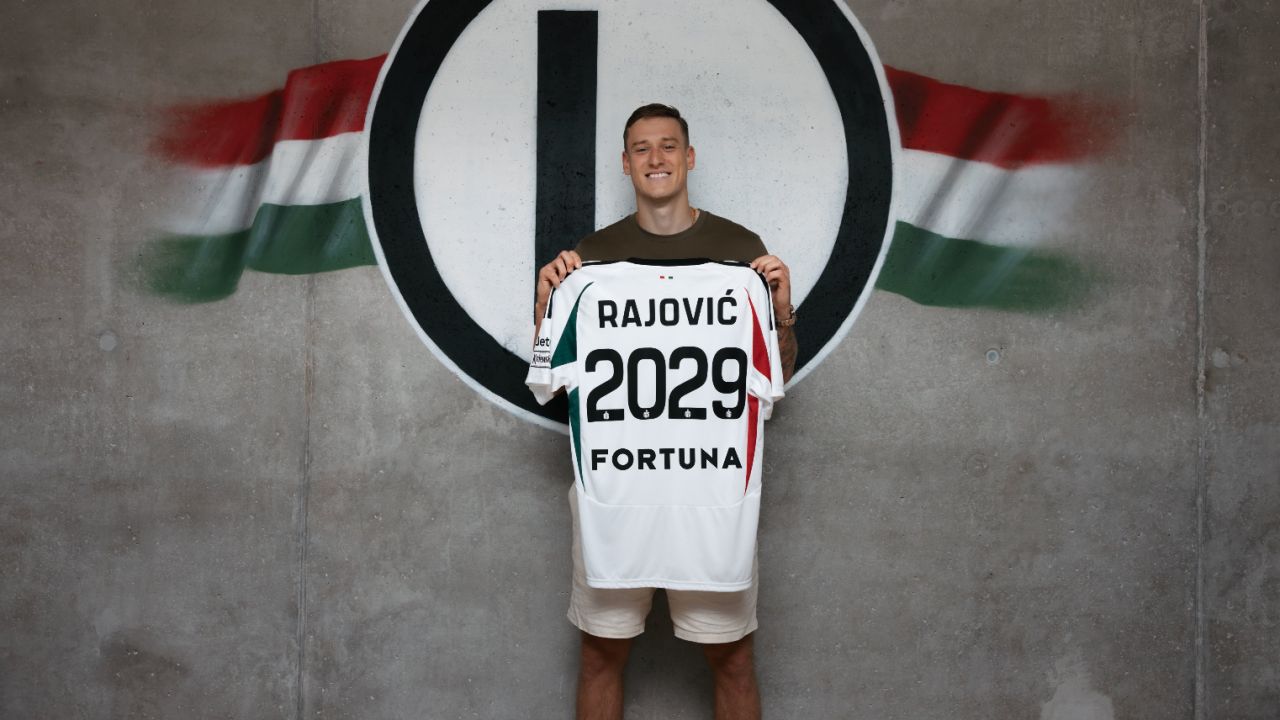 Legia Warsaw break Polish transfer record for new striker