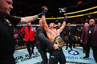 Исторический камбэк! Петр Ян взял реванш у Двалишвили и вернул себе чемпионский пояс UFC