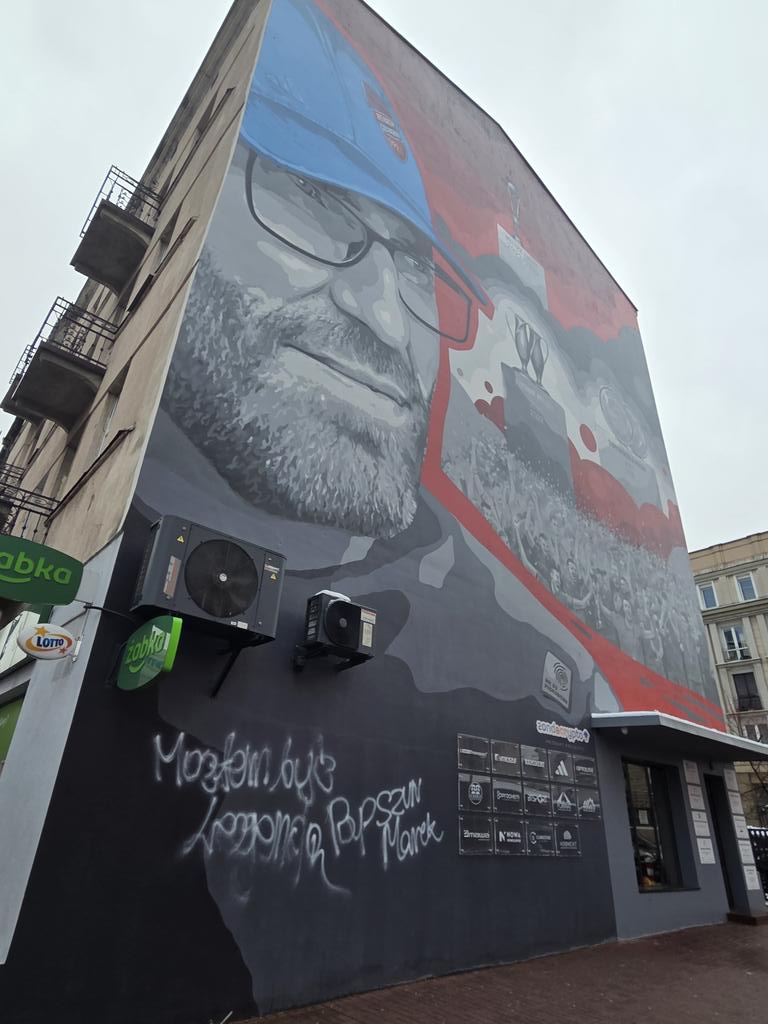 Mural Papszuna w Częstochowie przerobiony. 