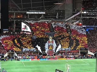 Средняя посещаемость в МЛС - сильно впечатляет. Почти везде аншлаги.