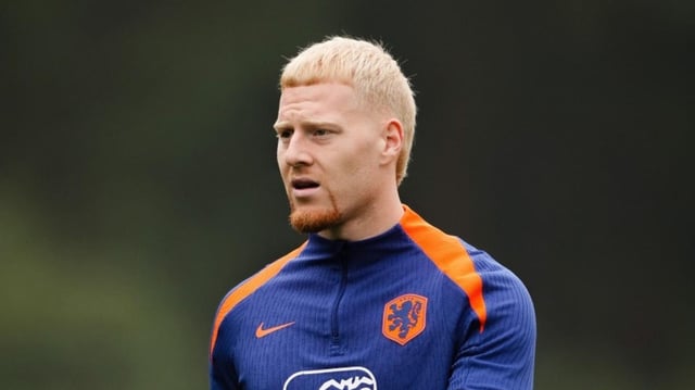r/Eredivisie - Geblesseerde Mexx Meerdink verlaat trainingskamp