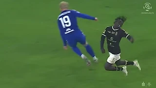 Самая дикая симуляция, которую вы когда-либо видели: исполнил ганский полузащитник в Польше