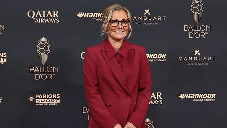 r/Eredivisie - Sarina Wiegman wint prestigieuze prijs op Ballon d'Or-gala voor beste coach in vrouwenvoetbal