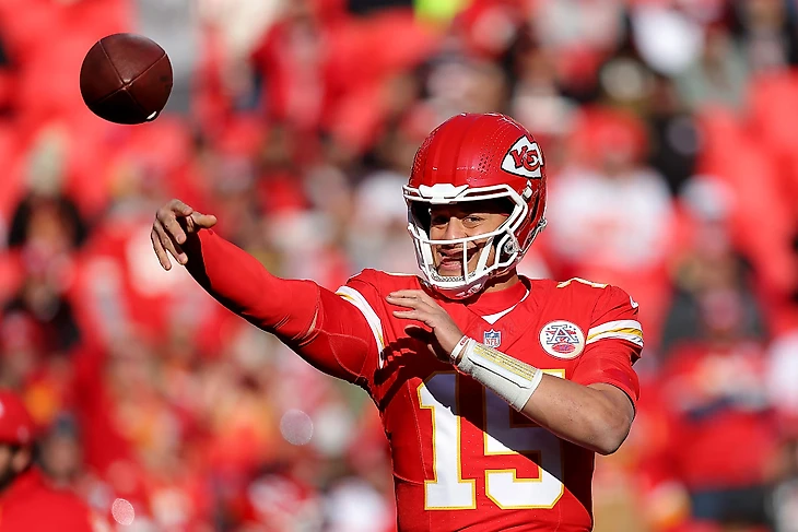 Patrick Mahomes, Chiefs Dubbed 'Inevitable' By NFL Fans After Close Win vs. Raiders